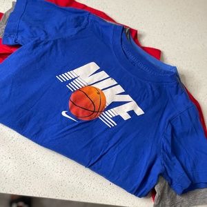 *bundle 5 Nike tshirts boys size M